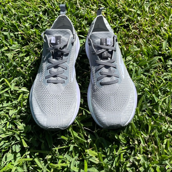 BROOKS Levitate 4 Running shoes Sz  8.5 - Picture 4 of 16